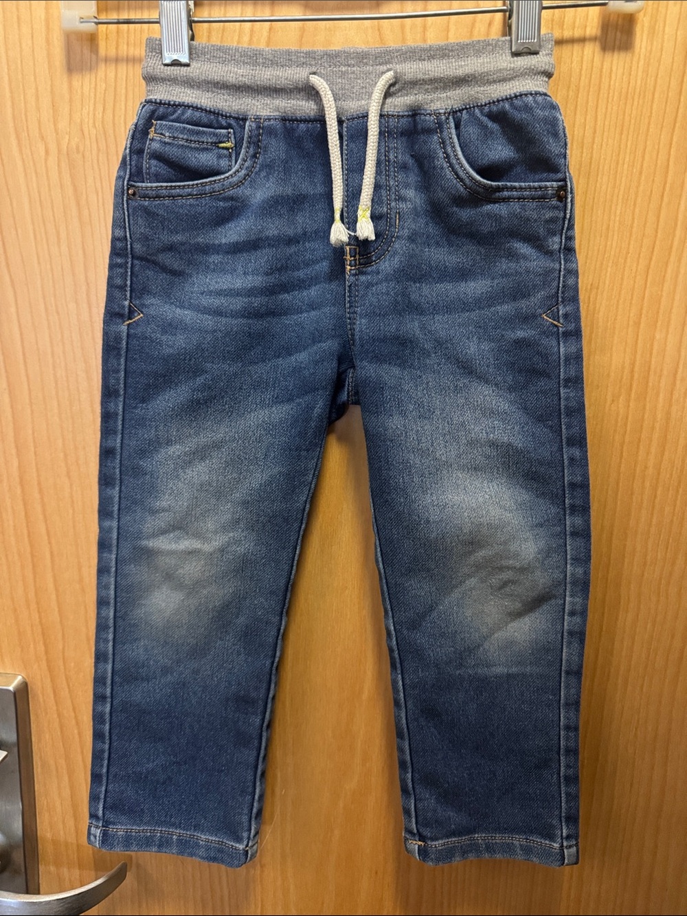 EUC Cat & Jack size 3T straight fit jeans with a drawstring tummy.